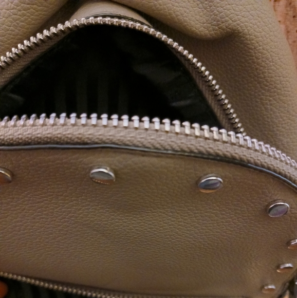 🎒Victoria Secret Urban Mini Backpack🎒 Size 7.3"×3.8"×9.7",A Fabulous Item🎁👌 - Picture 10 of 16